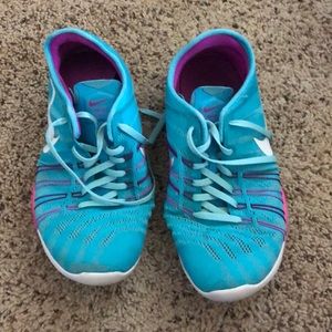 Nike free tennis shoes